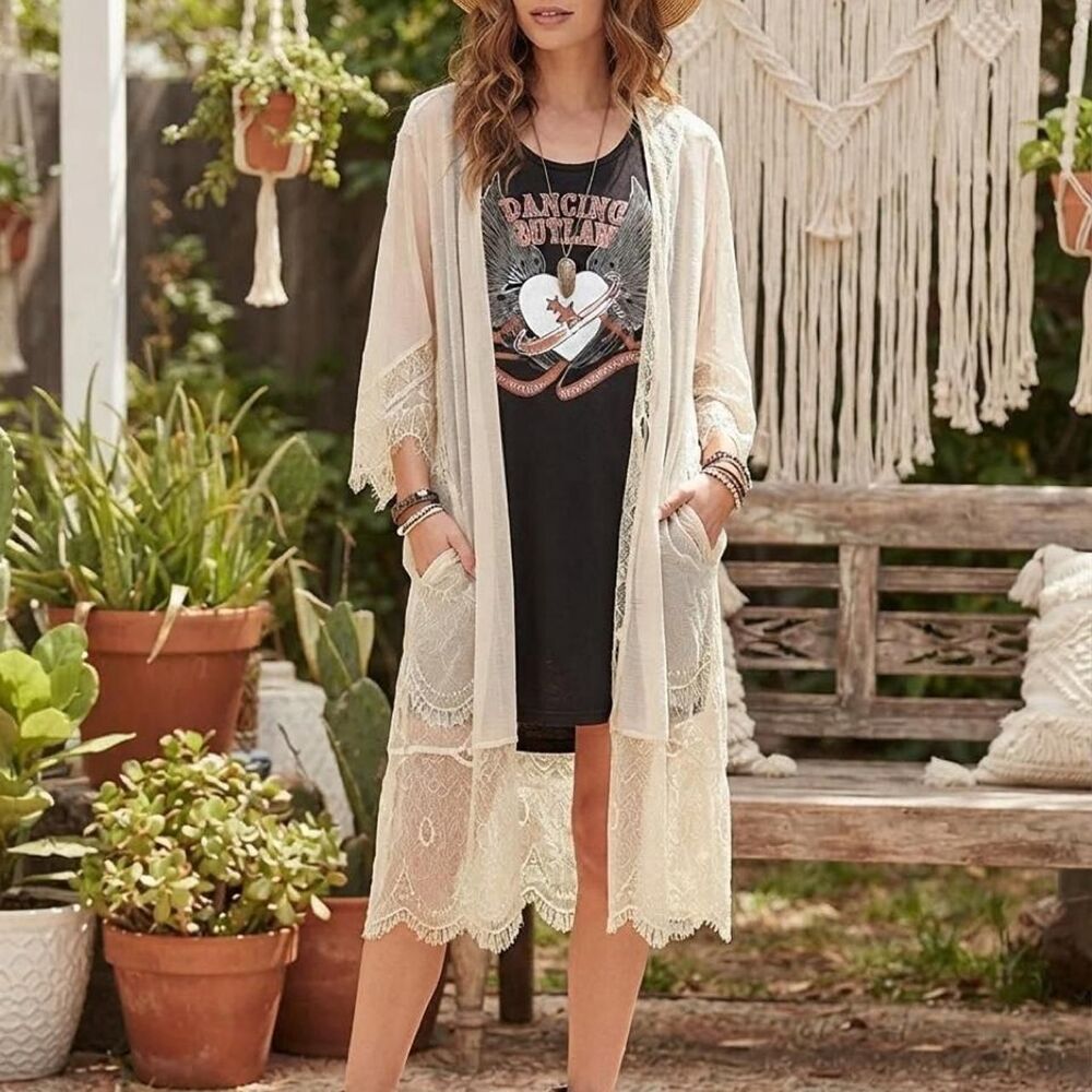 Lush-clothing Women's Cream and Tan Top